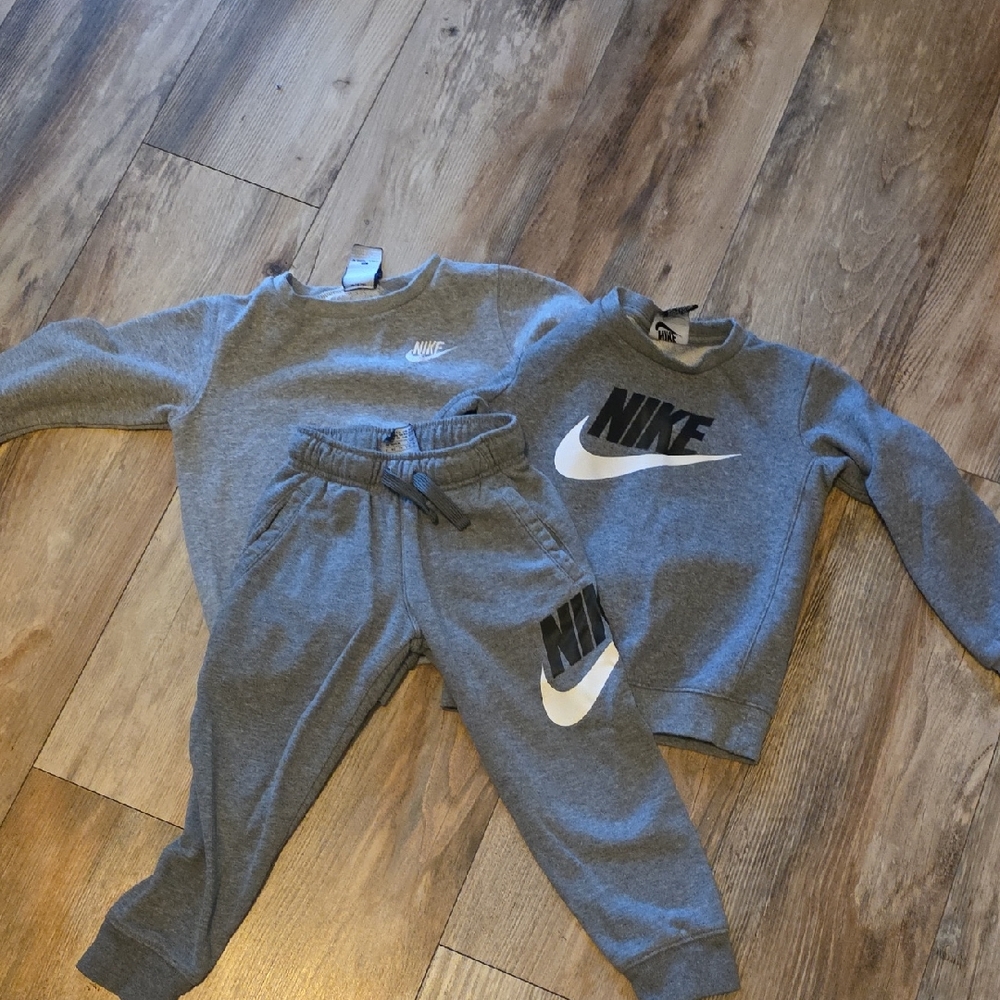 Nike Kids Gray Sweatpants and Sweatshirt Set